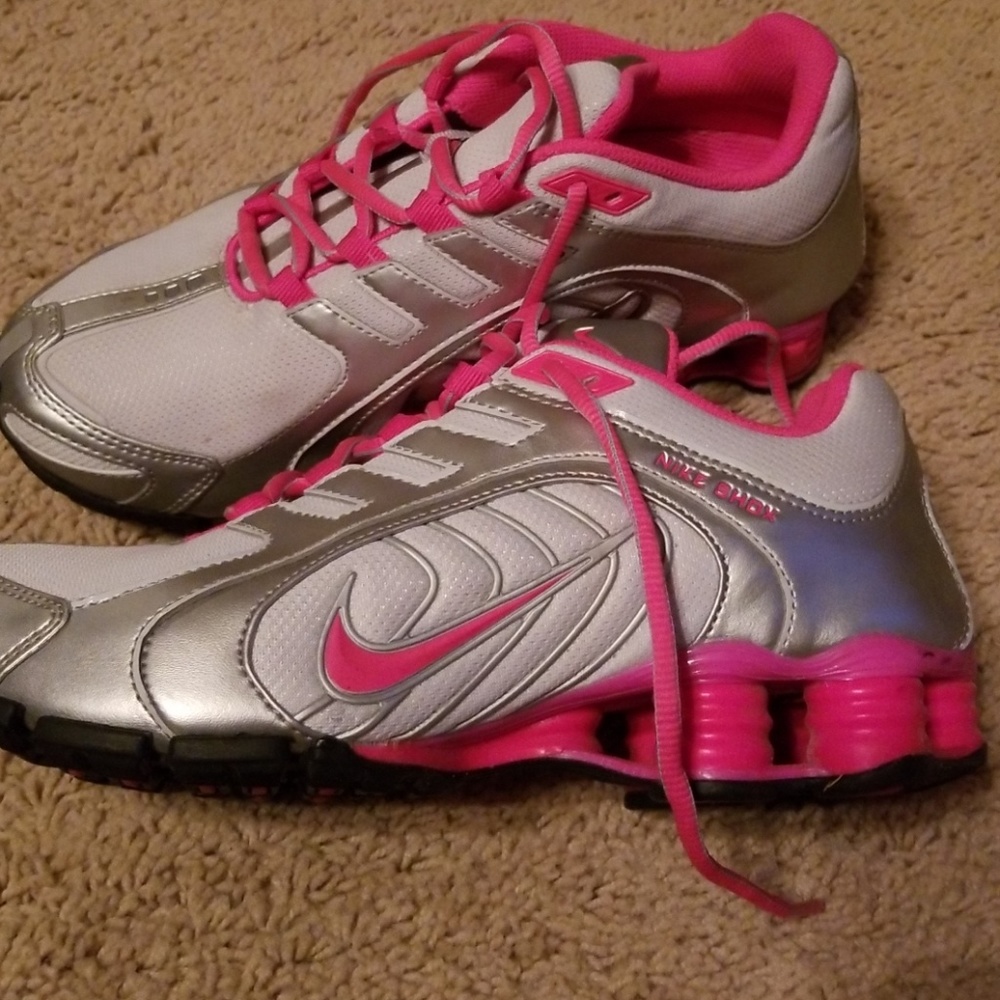 REALLY NICE LADIES NIKE TRAINERS..